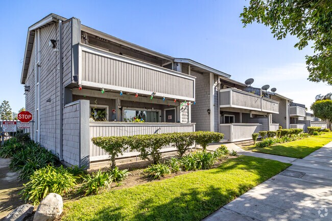 Building Photo - Brookhurst Village