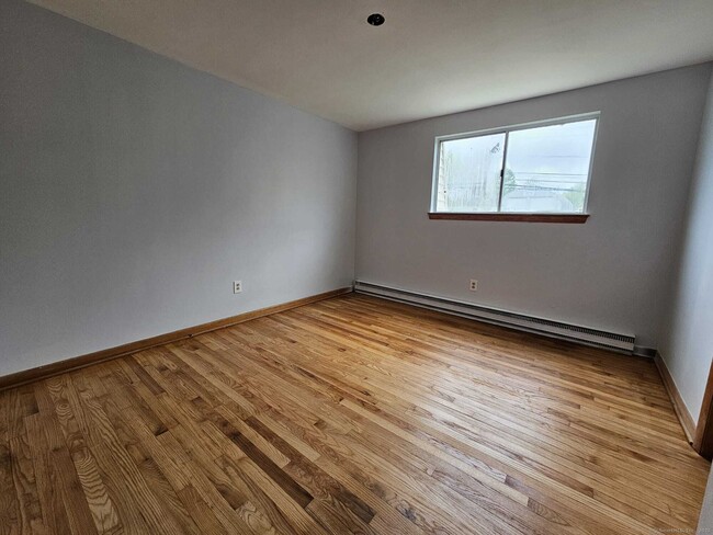 Building Photo - 387 Bucks Hl Rd