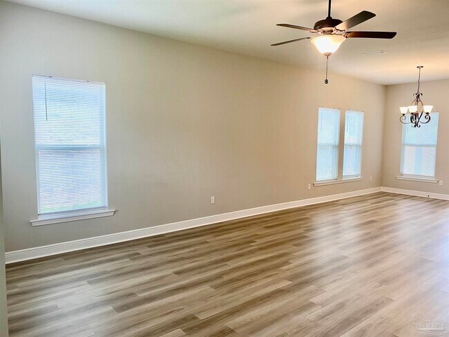 Building Photo - 831 Avellanas Dr