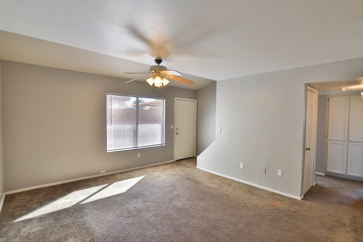 Primary Photo - 6220 E Greenway St