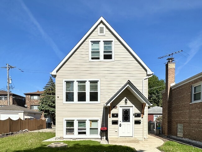 Building Photo - 5433 S Millard Ave