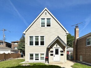 Building Photo - 5433 S Millard Ave