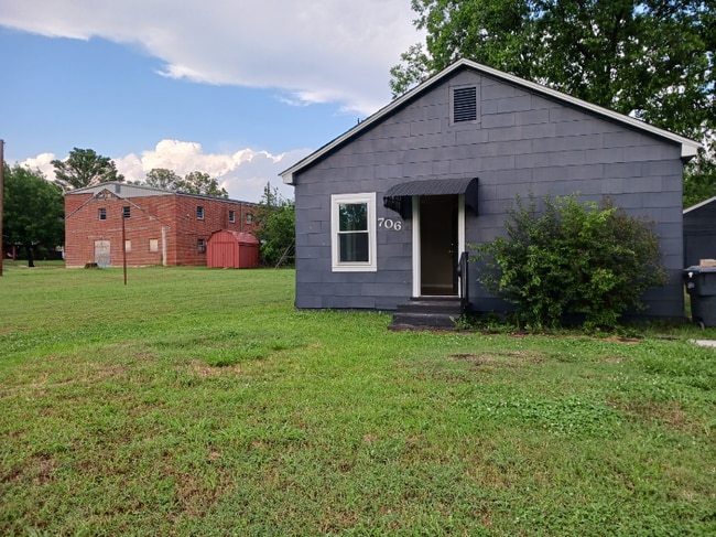 Building Photo - 706 K St NW