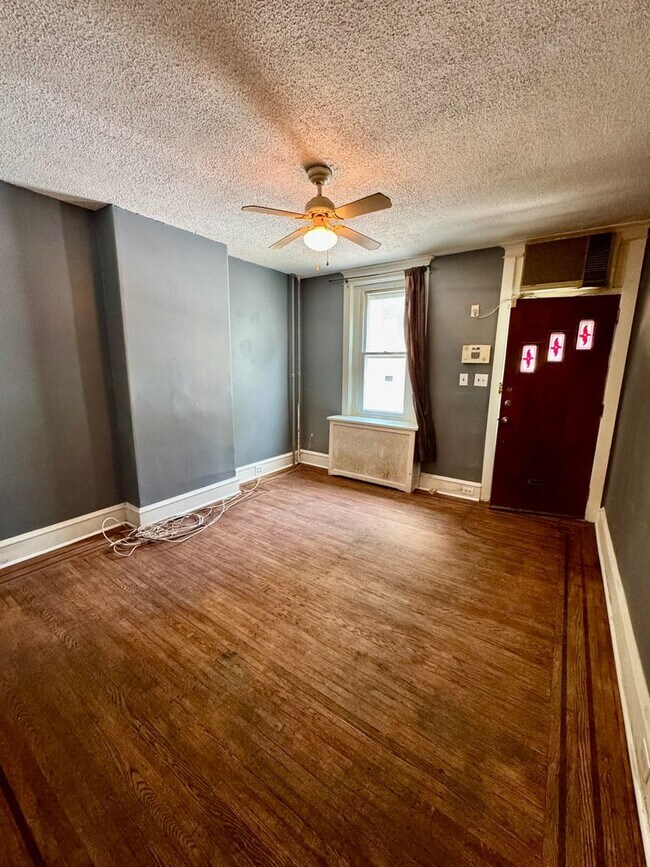 Building Photo - Spacious 2-Bedroom Home for Rent in Frankford