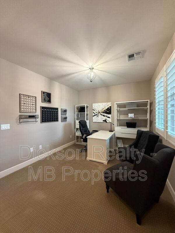 Foto del edificio - 3325 Show Jumper Ln