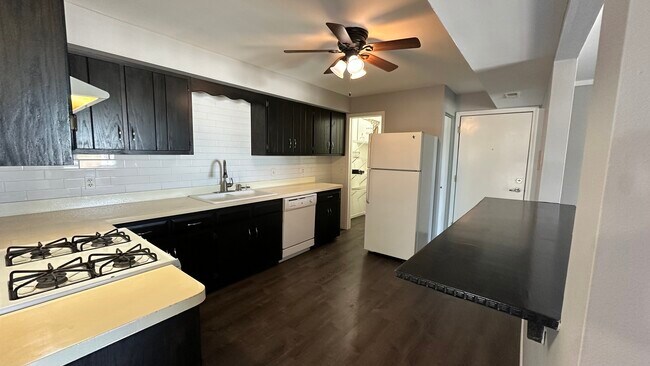 Foto del edificio - 2390 Bicentennial Ave