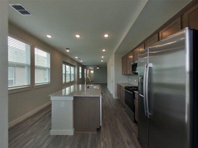 Foto del edificio - 525 Raglands Rd