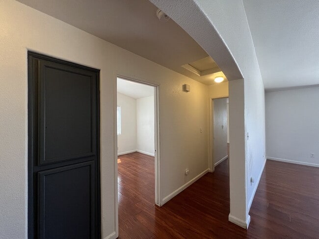 Foto del edificio - MOVE IN READY!!