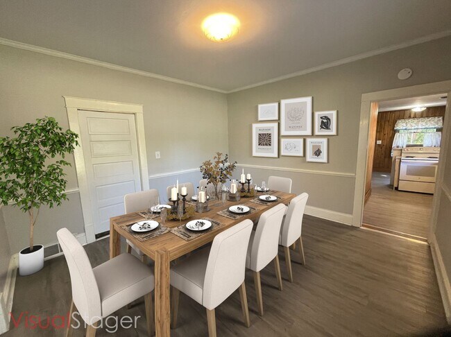 Foto del edificio - Large 3 bedroom 2 bathroom house with office available