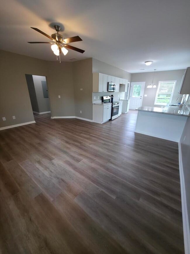 Photo - 207 Charlotte Cir House