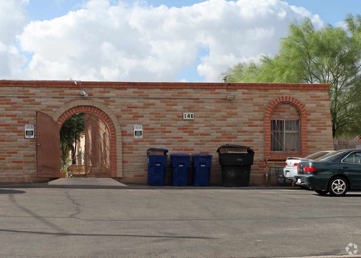Building Photo - 146 E Kelso St