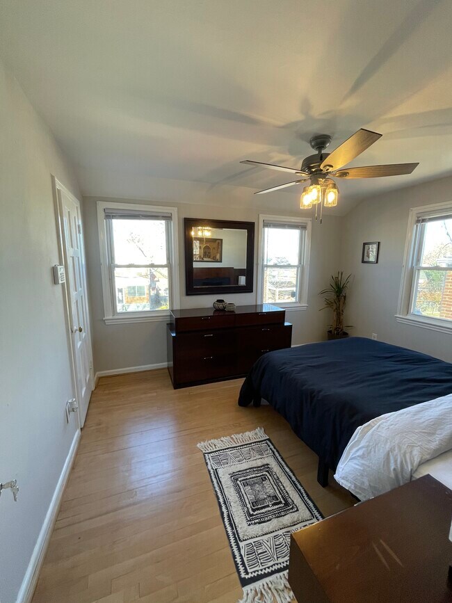 Foto del edificio - 645 Farragut Pl NE