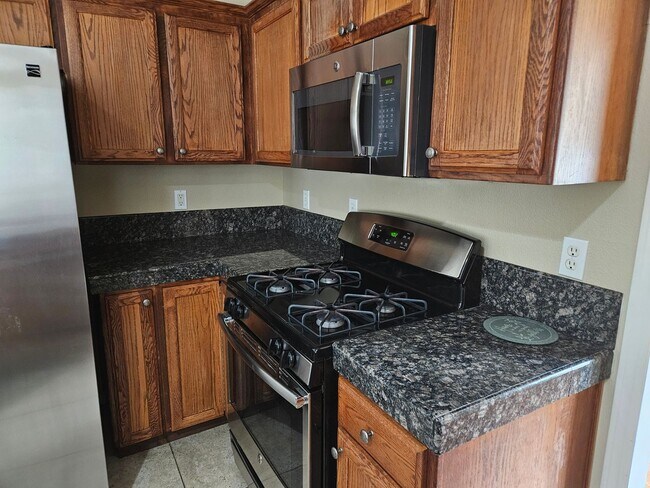 Foto del edificio - Spacious 4 bedroom, 2 1/2 bath House