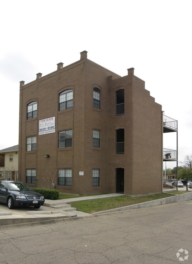 Primary Photo - 303-309 W Hickory St