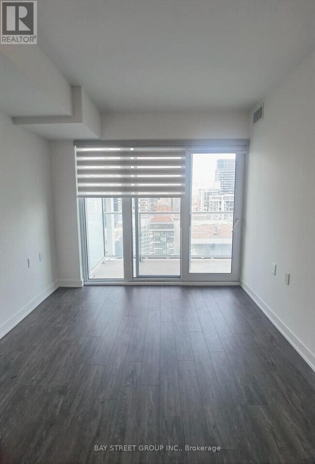 Photo du bâtiment - 88 Queen St E