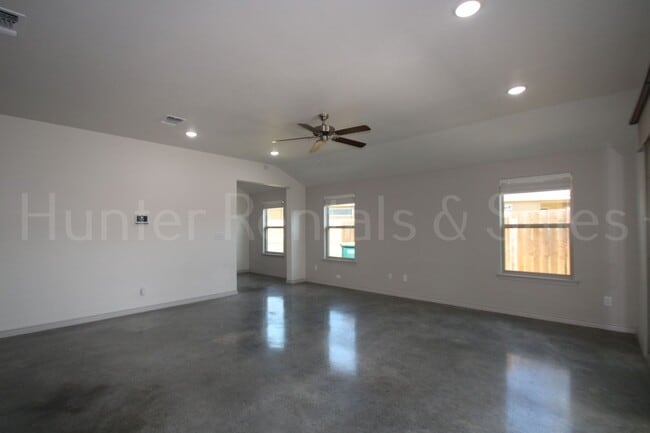 Building Photo - 805 Freedom Cir