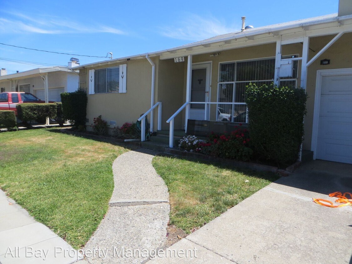 Primary Photo - 3 br, 2 bath House - 169 Newton St.