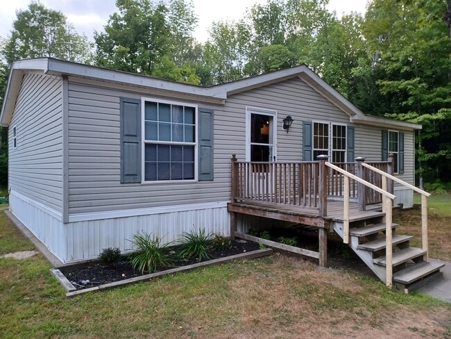 Building Photo - 1284 Hill Rd