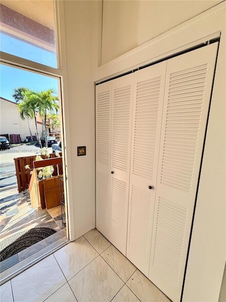 Foto del edificio - 281 W Park Dr