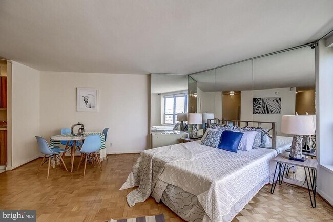 Foto del edificio - 224-30 W Rittenhouse Square