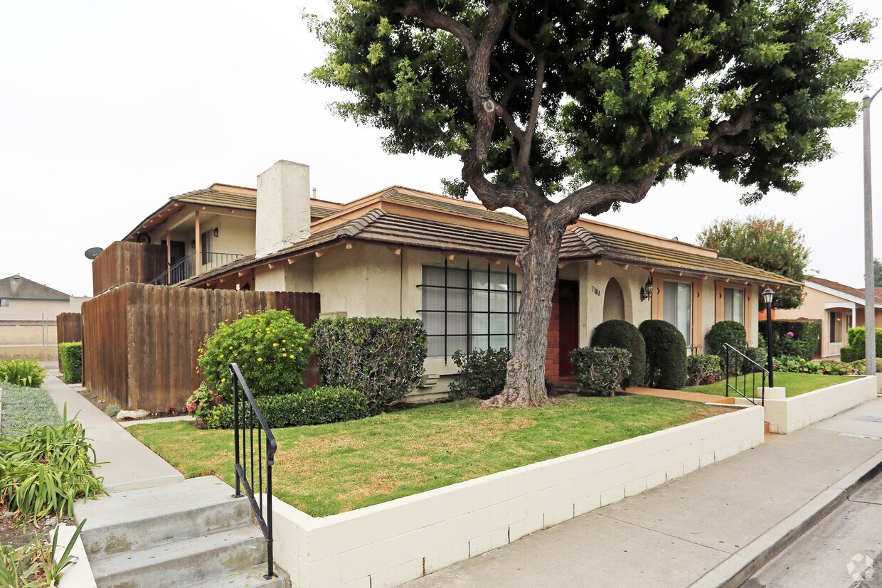 Foto principal - 7310 Corsican Dr