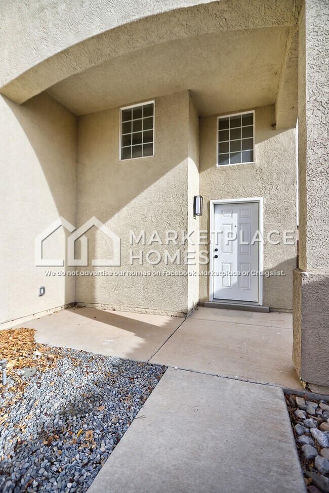 Foto del edificio - 10227 Cristalino Rd SW