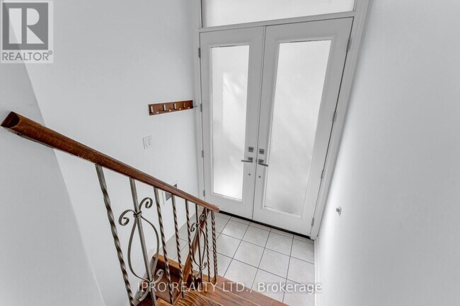 Building Photo - 586 Pinegrove Rd