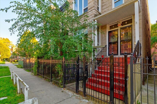 Building Photo - 3307 W Beach Ave