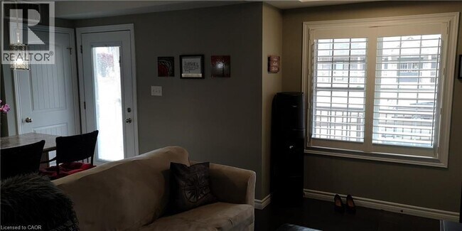 Photo du bâtiment - 1460 Highland Rd W
