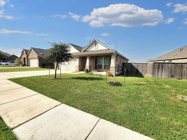 Foto del edificio - Beautiful One Level 3 BR / 2 BA Home for R...