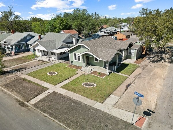 Foto del edificio - 339 Kayton Ave