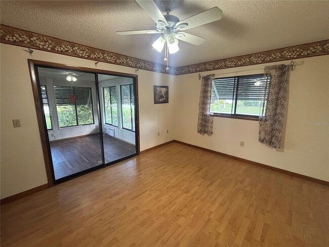 Foto del edificio - 10211 SW 93rd Ct