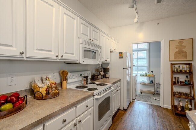 1 habitación, 1 baño - 611 pies cuadrados - Cocina - Fisher Commons