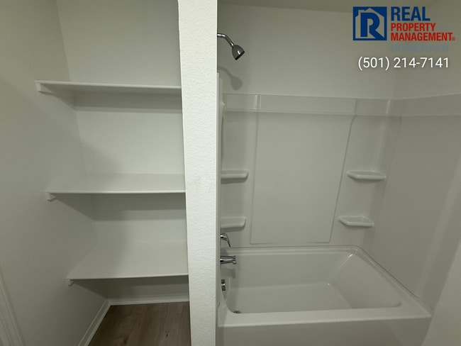 Building Photo - 1519 Meadows Dr