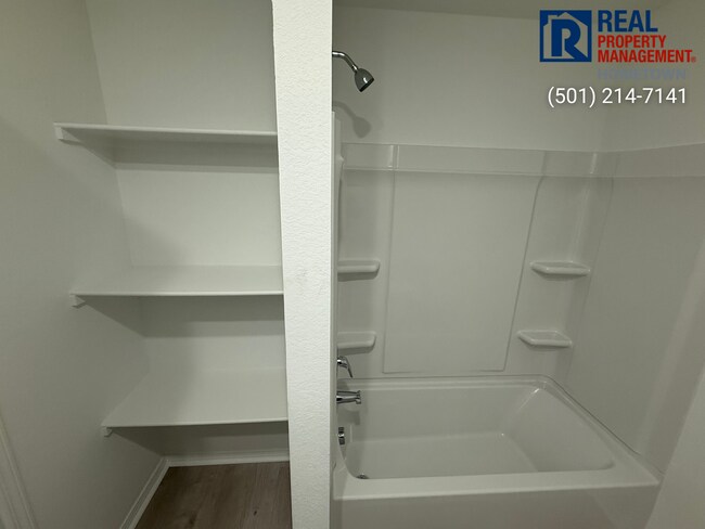 Foto del edificio - 1519 Meadows Dr