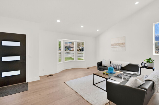 Building Photo - 9714 S 2720 E