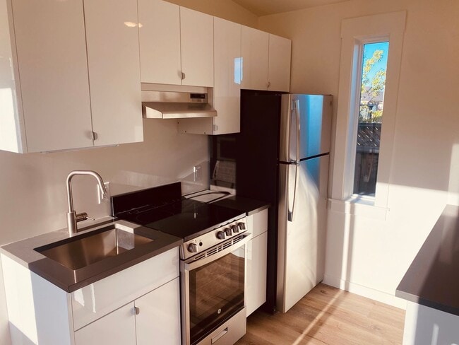 Building Photo - Newer Construction 1 bedroom house near Coffee park!