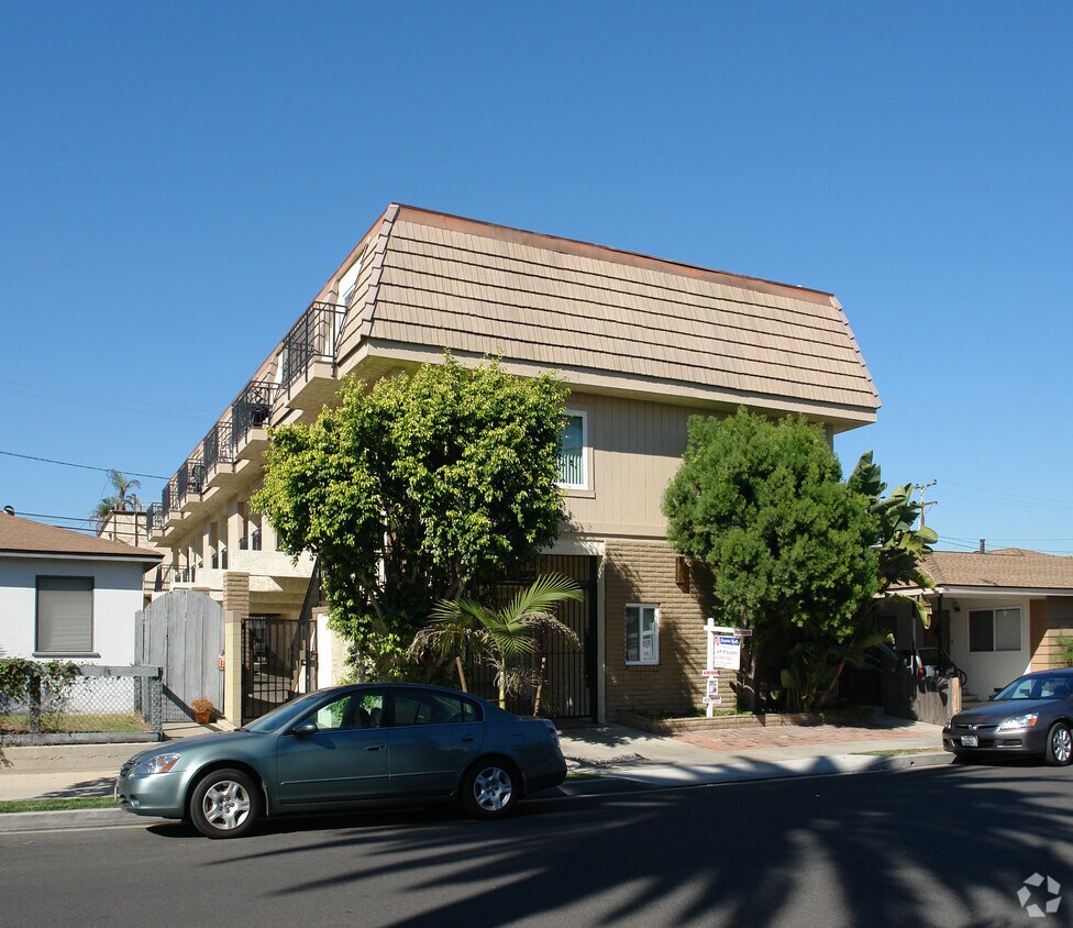 Building Photo - 133 10th St