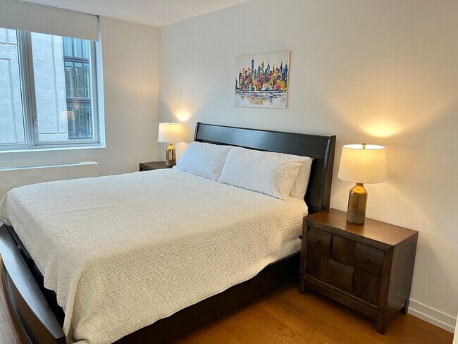 Building Photo - 469 W 42nd St