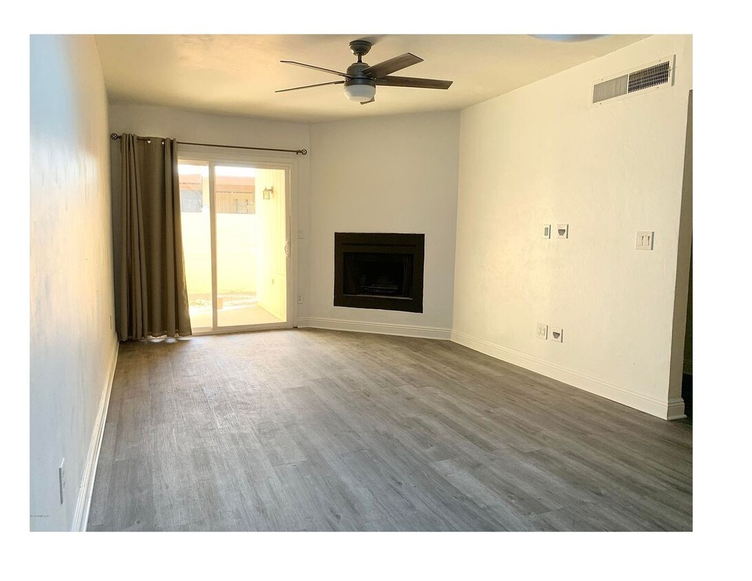 Foto principal - Charming 2-Bedroom, 2-Bath Townhome with W...