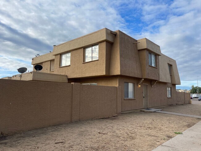 Building Photo - I-10 and Broadway. South Phoenix Townhome,...