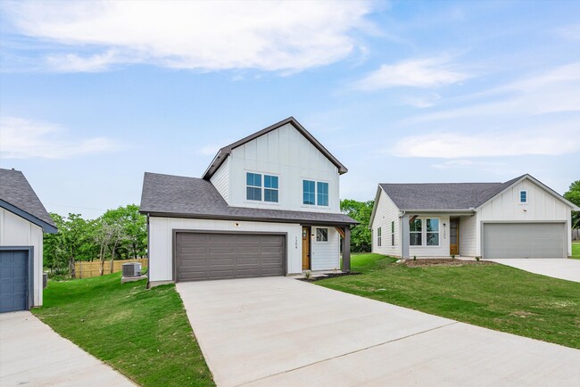 Building Photo - 1207 Chestnut Ct