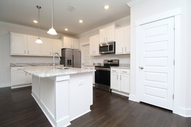 Foto del edificio - 3BR/2BA Cantonment New Construction Townhome with 2-Car Garage, Granite Kitchen & Low-Maintenance...