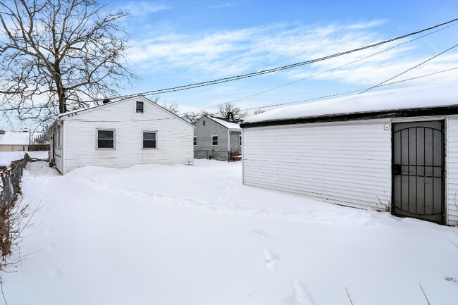 Building Photo - 3023 Adams St