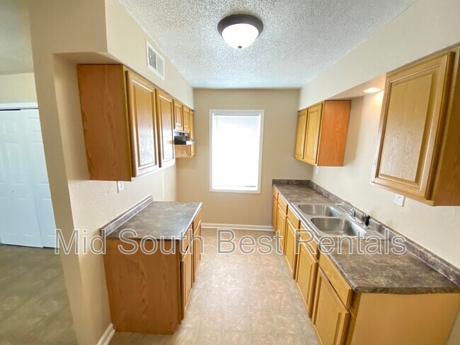 Foto del edificio - 395 Brockwood Cove