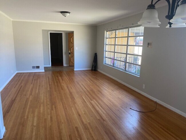 Foto del edificio - Four bedroom two bath house ready for new ...