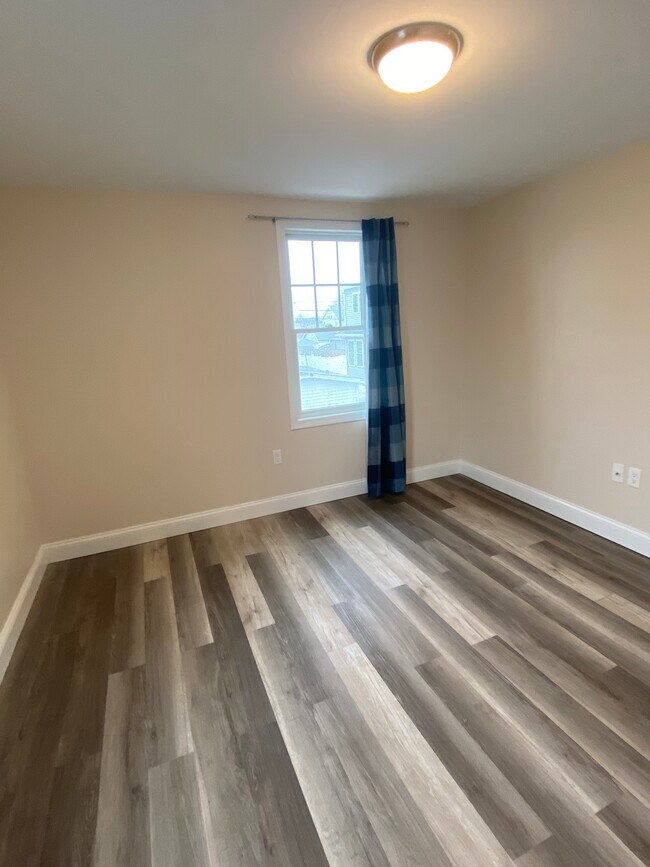 Building Photo - 185 Samoset Ave