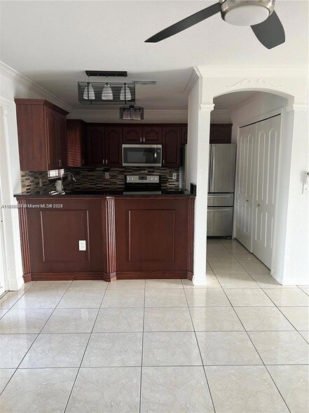 Foto del edificio - 3783 NW 201st Terrace