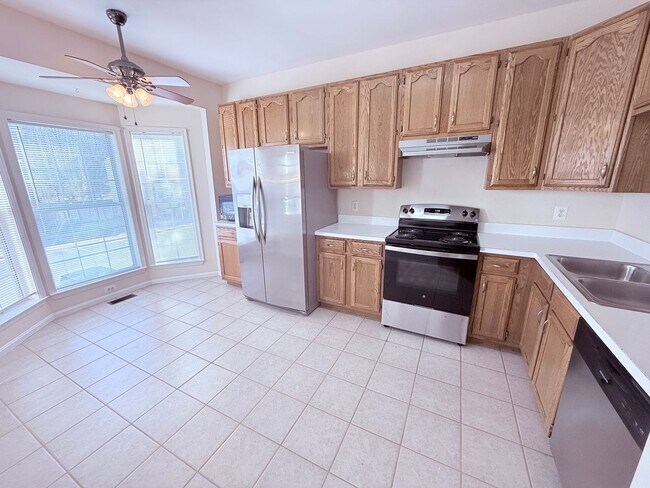 Foto del edificio - Luxury End Unit Townhome