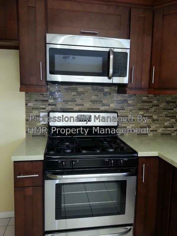 Building Photo - 2023 E Aroma Dr